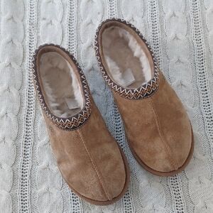 UGG Tasman Womens's Chestnut Suede Slippers with Decorative Trim. Uggs